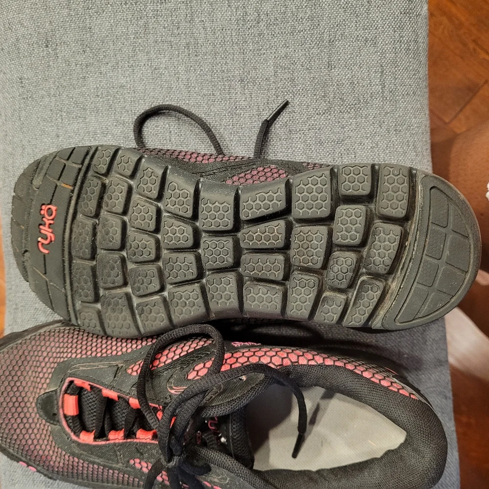 Ryka athletic shoe. Black & pink. Great tread